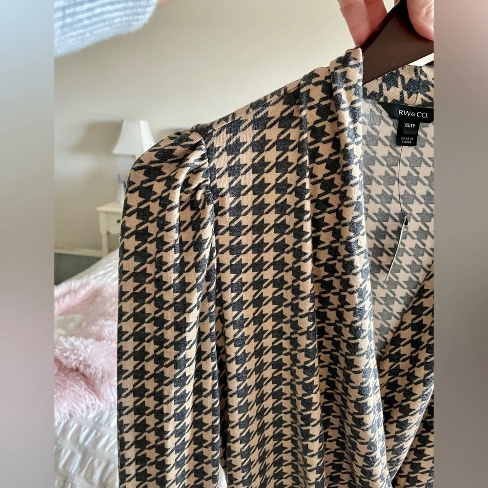 Cross front, draped effect, extremely flattering NWT Pristine condition. - Picture 2 of 5